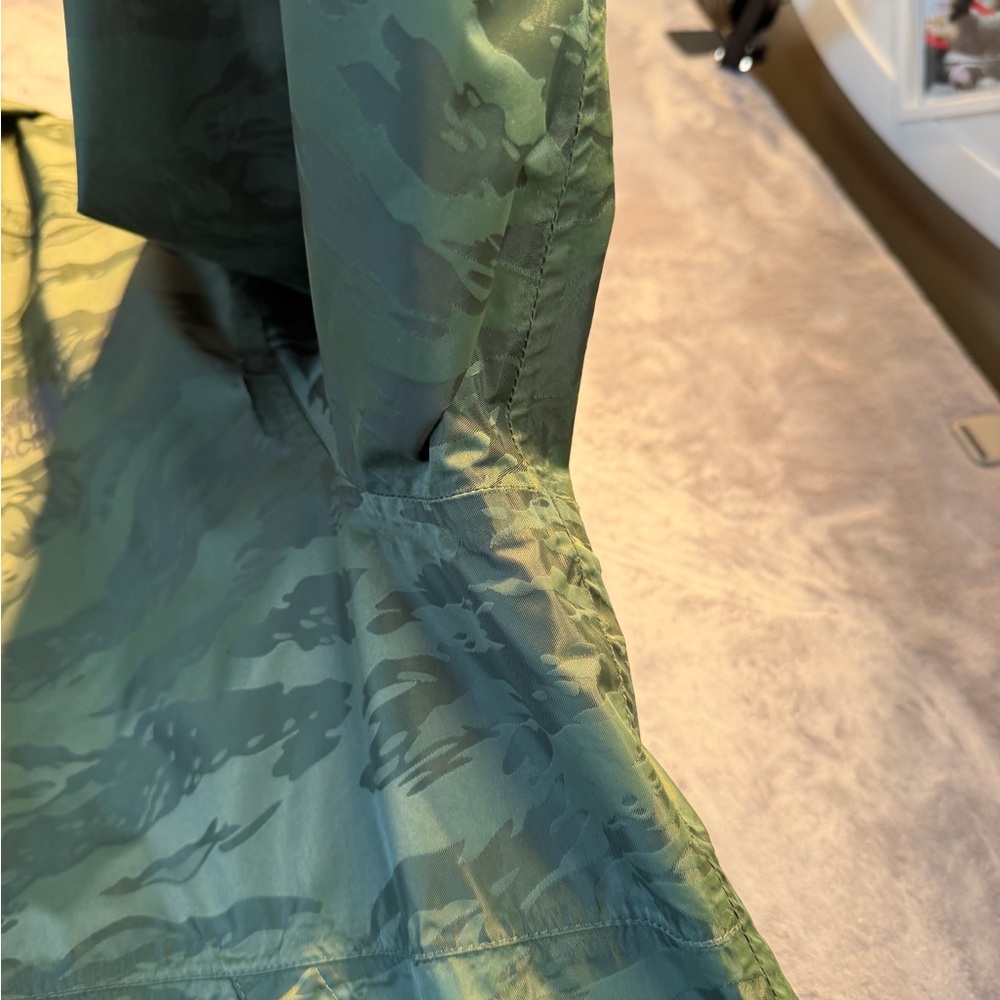 The North Face Green Camo Lightweight Hooded Jacket - Picture 7 of 10
